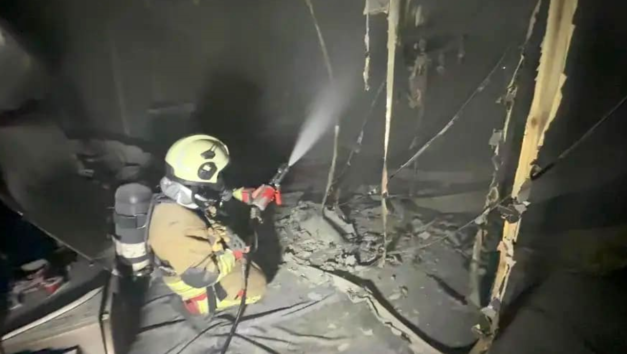 Depremde Evi Yıkılan Aile Yangınla Ikinci Kez Yuvasız Kaldı (4)