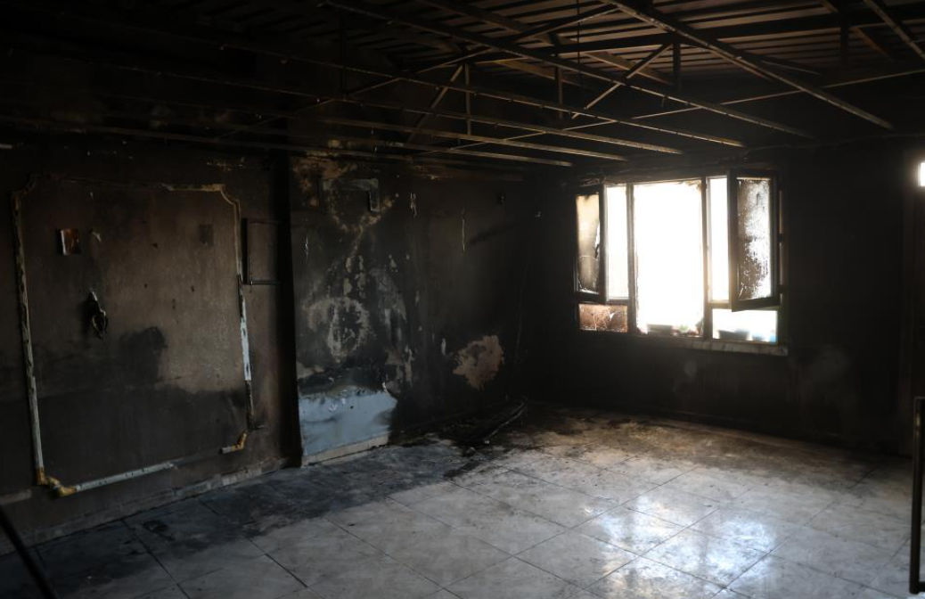 Depremde Evi Yıkılan Aile Yangınla Ikinci Kez Yuvasız Kaldı (6)