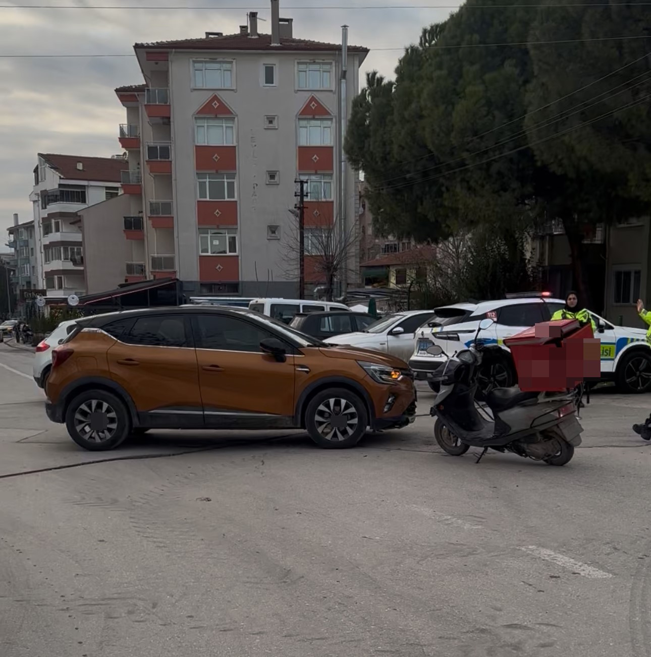 Edirne 1. Murat Mahallesi’nde Otomobil Ile Motosikletin Çarpışması Sonucu Meydana Gelen Kazada 1 Kişi Yaralandı, Polis Inceleme Başlattı (1)