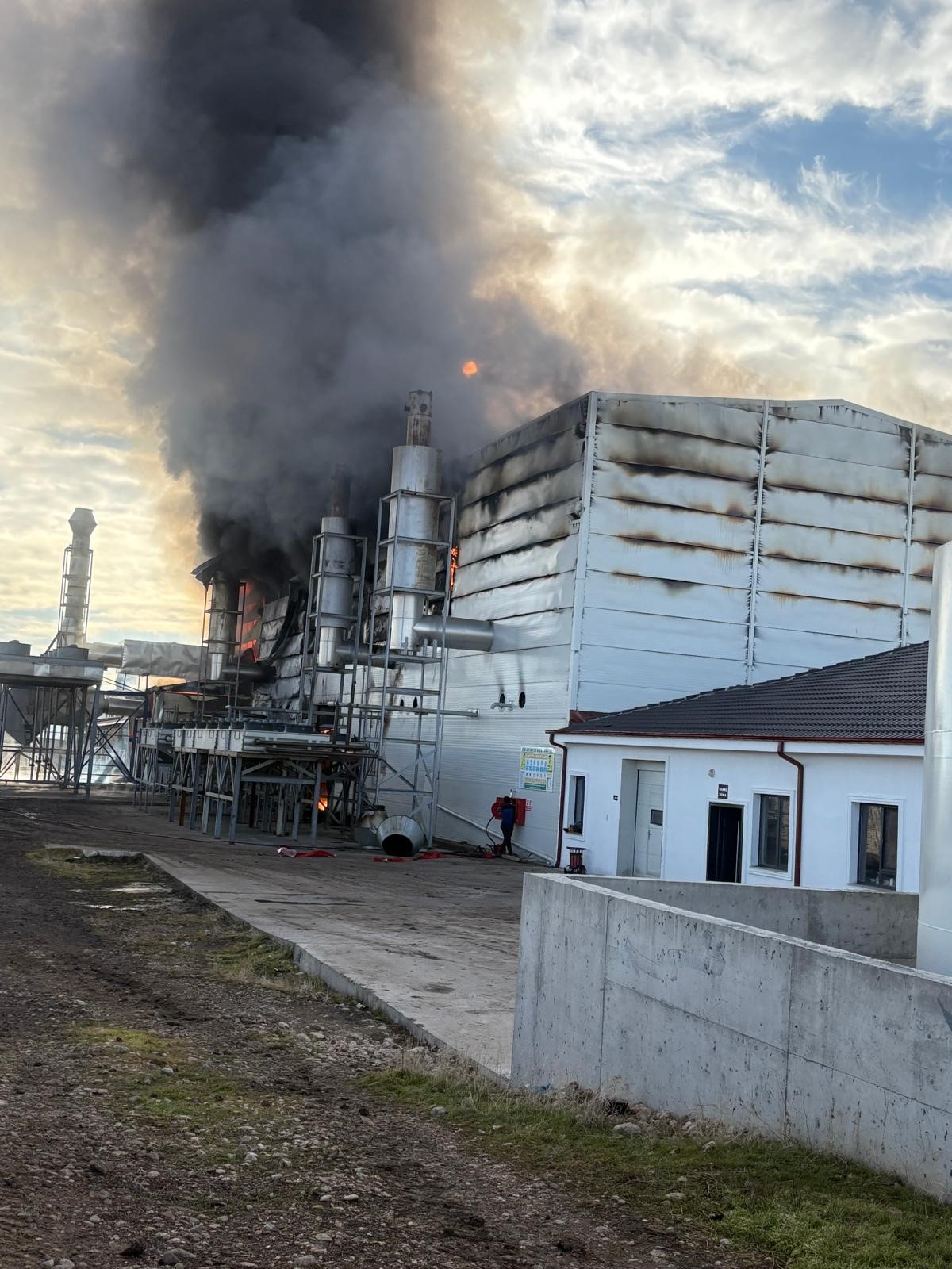 Elektrik Üretim Tesisinde Yangın (2)