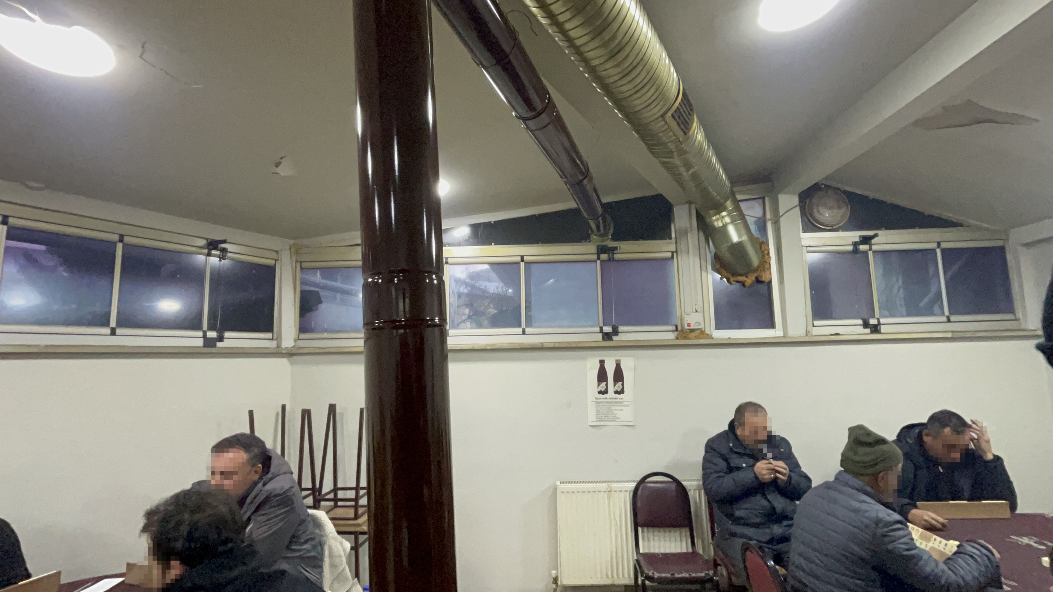 Eskişehir’in Odunpazarı Ilçesinde Bir Anne Ve Ikiz Çocukları, Alt Kattaki Kıraathaneden Sızdığı Iddia Edilen Karbonmonoksit Gazından Zehirlenme Şüphesiyle Hastaneye Kaldırıldı (1)