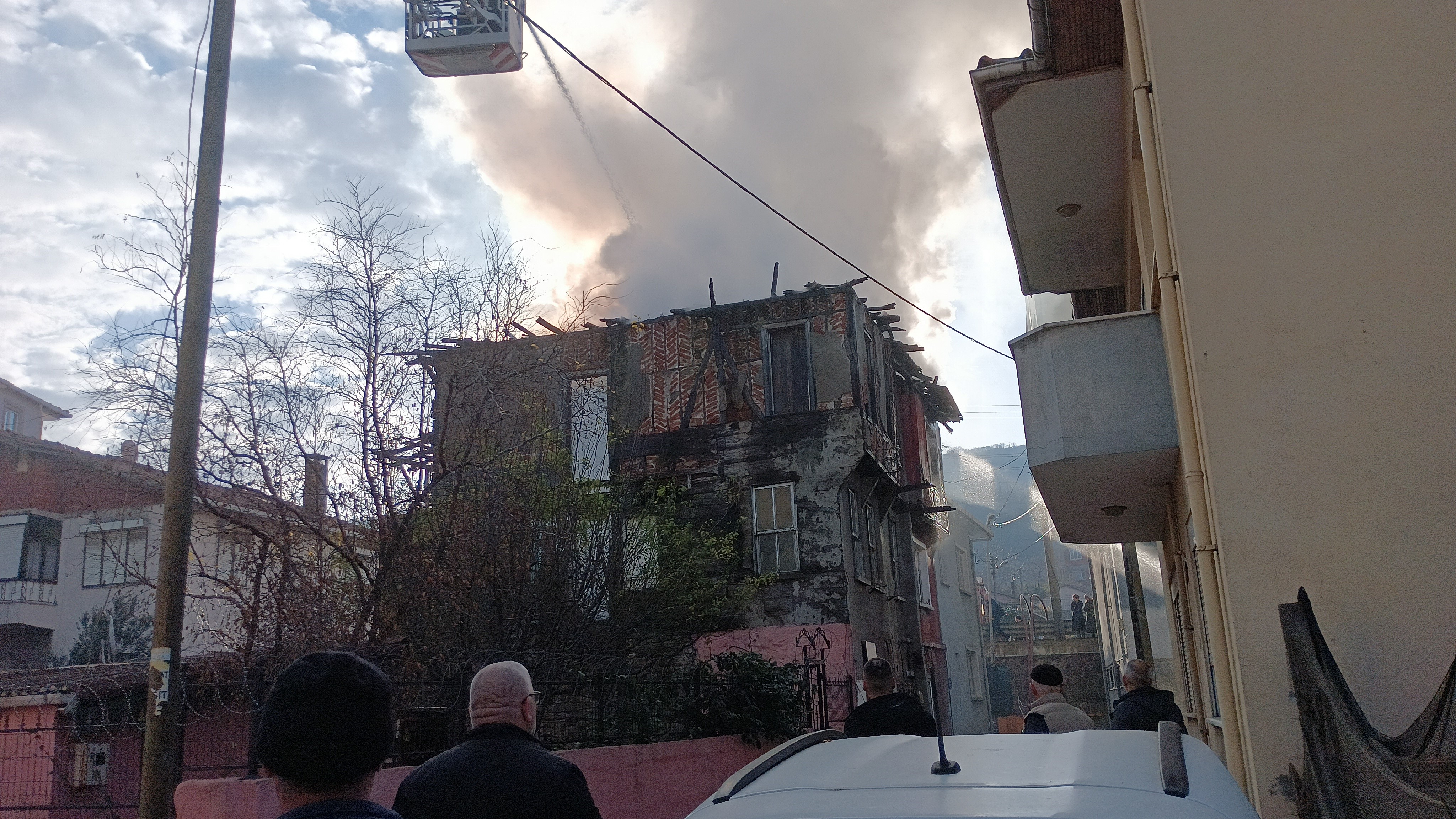 Ev Sahibi Uyurken Elektrikli Sobadan Yangın Çıktı (4)