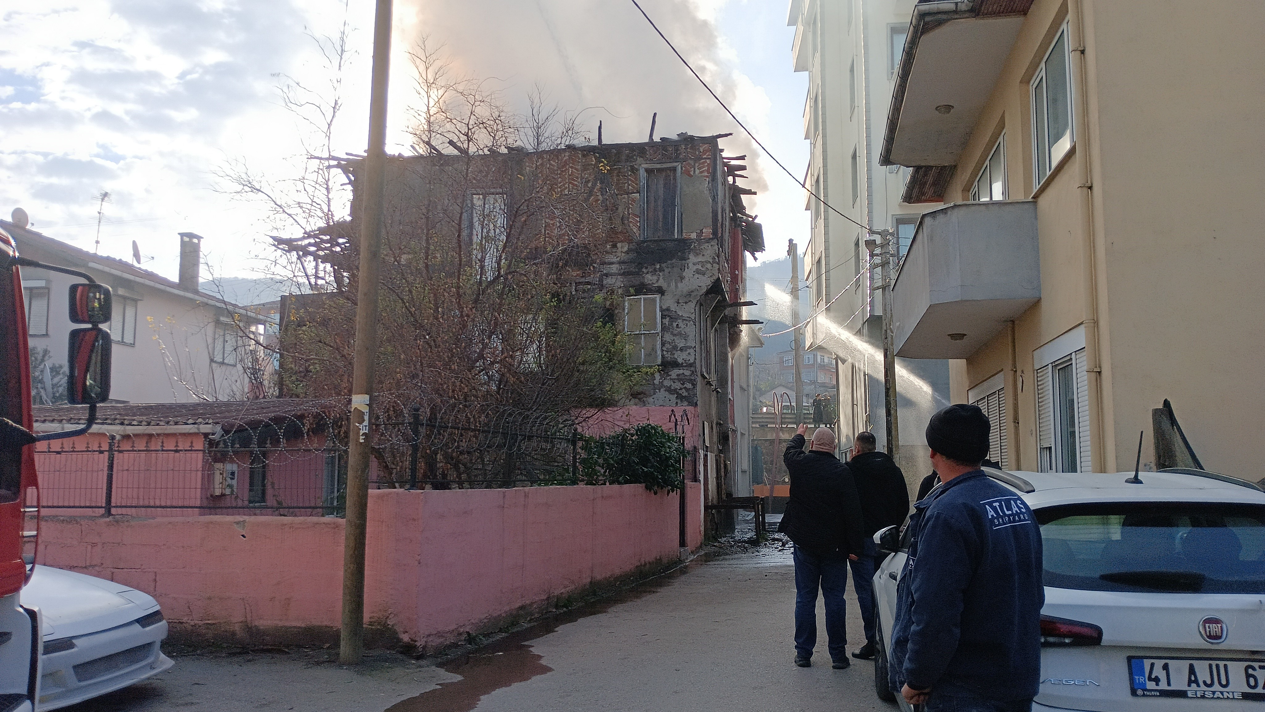 Ev Sahibi Uyurken Elektrikli Sobadan Yangın Çıktı (5)