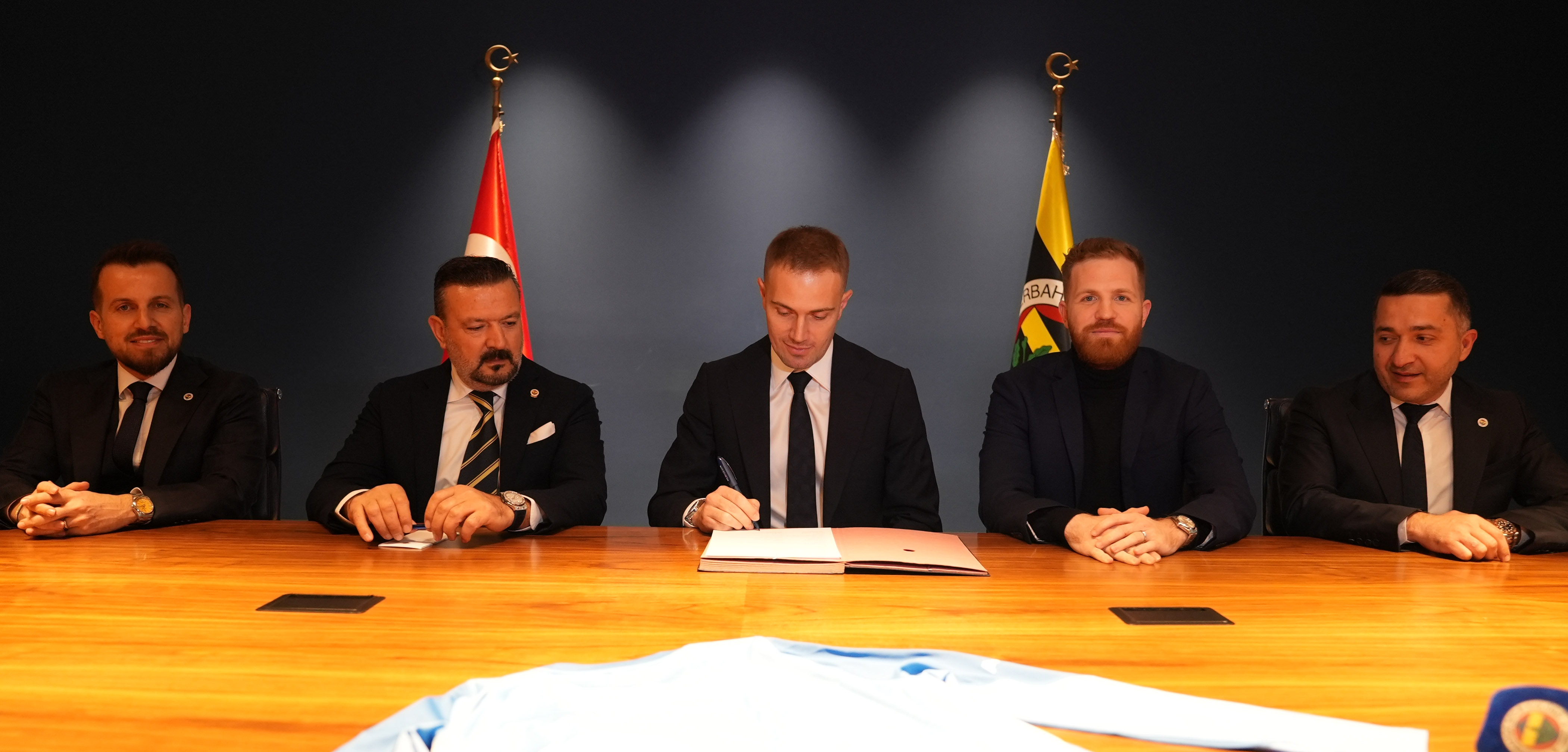 Fenerbahçe, Mert Günok’u Yeniden Kadrosuna Kattı (1)-1