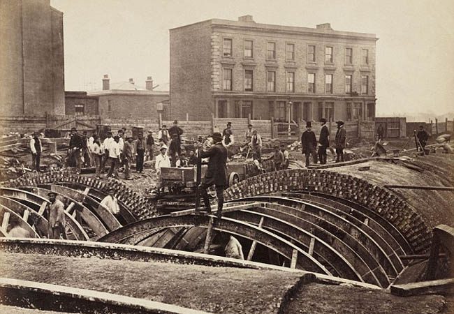 İlk Metro Londra’da Açıldı