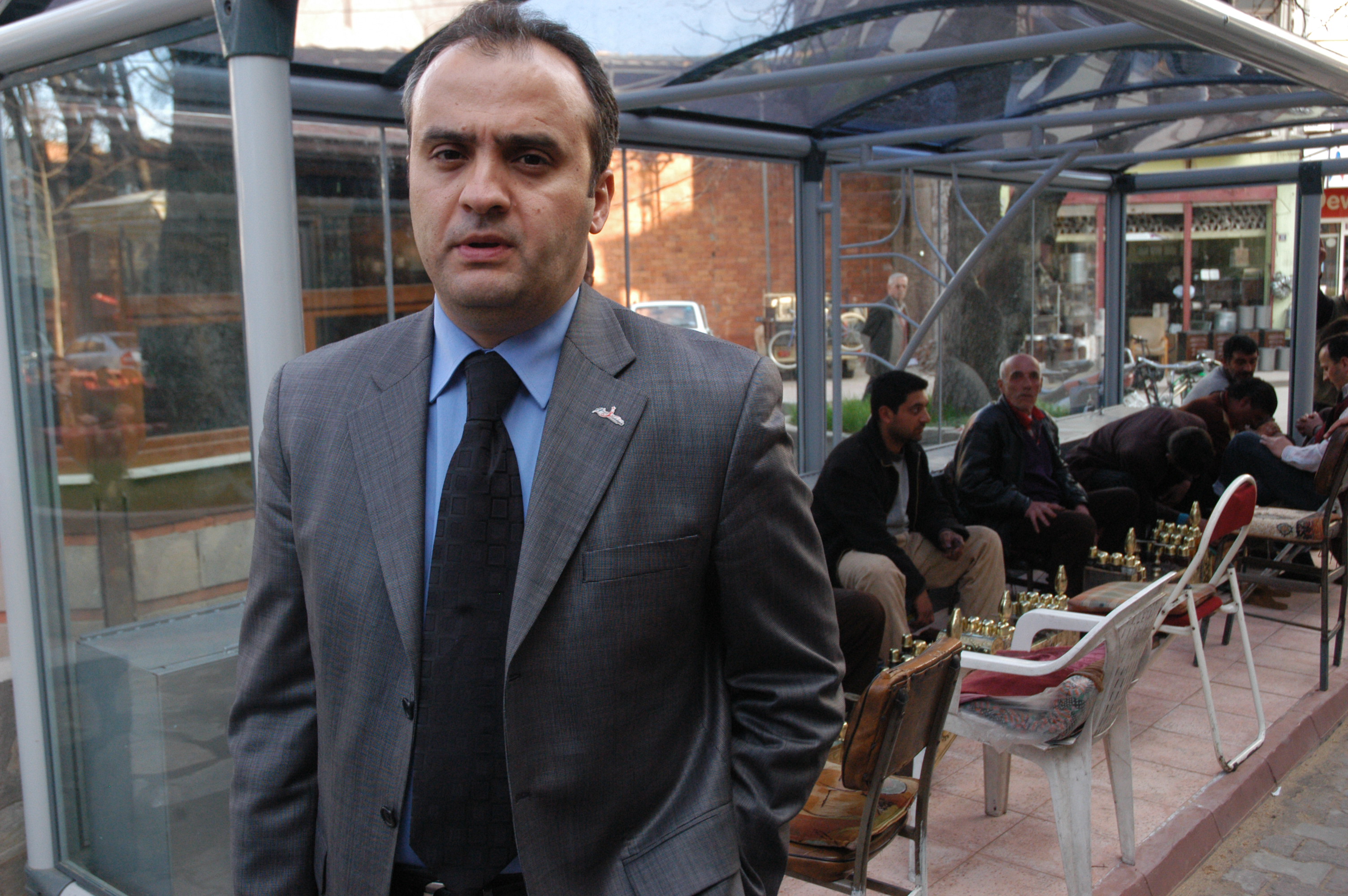 İnegöl Belediyesi’nden Ayakkabı Boyacılarına Kapalı Alan Arşiv 2008 Gençgazete (4)