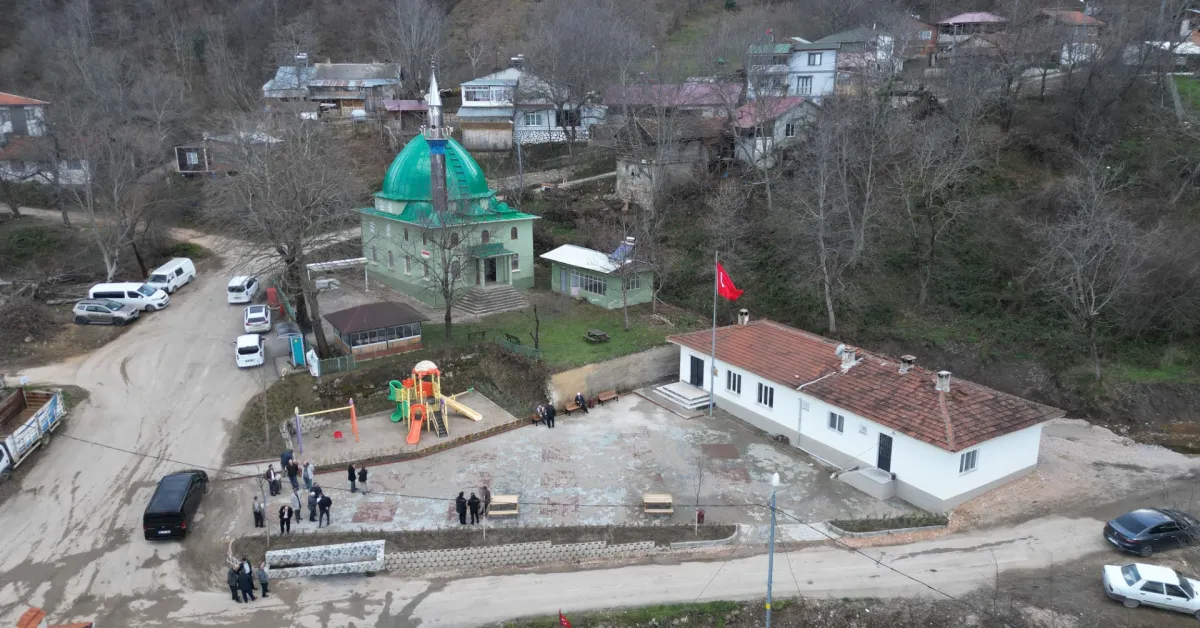 İnegöl Belediyesi’nden İclaliye’ye Modern Meydan (1)