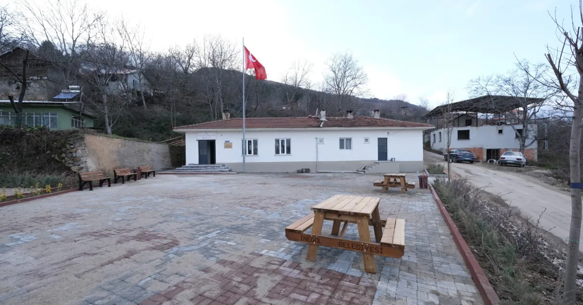 İnegöl Belediyesi’nden İclaliye’ye Modern Meydan (2)