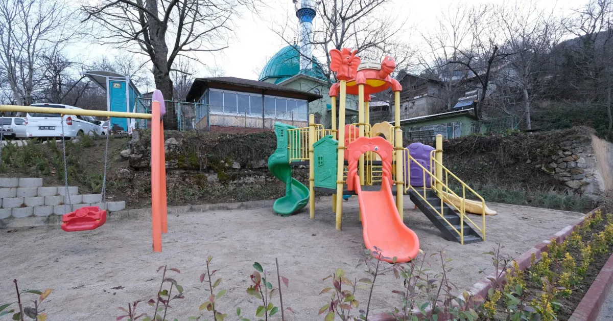 İnegöl Belediyesi’nden İclaliye’ye Modern Meydan (3)