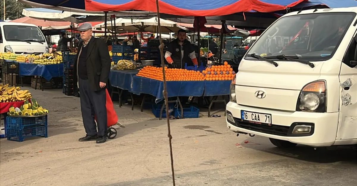 İnegöl Pazartesi Pazarı'nda Güncel Sebze Ve Meyve Fiyatları (2)