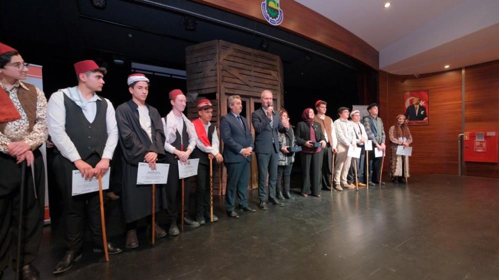 İnegöl’de Genç Meddahlar Sahnenin Tozunu Atılar! (1)