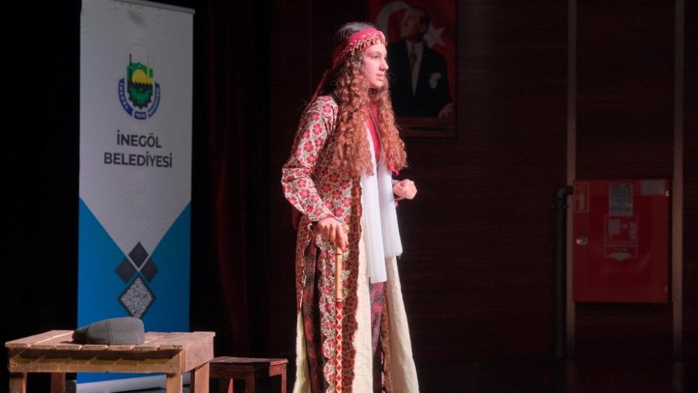İnegöl’de Genç Meddahlar Sahnenin Tozunu Atılar! (2)