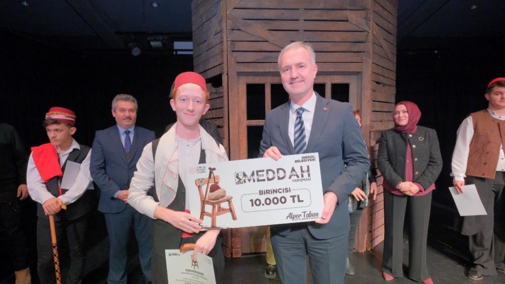 İnegöl’de Genç Meddahlar Sahnenin Tozunu Atılar! (3)