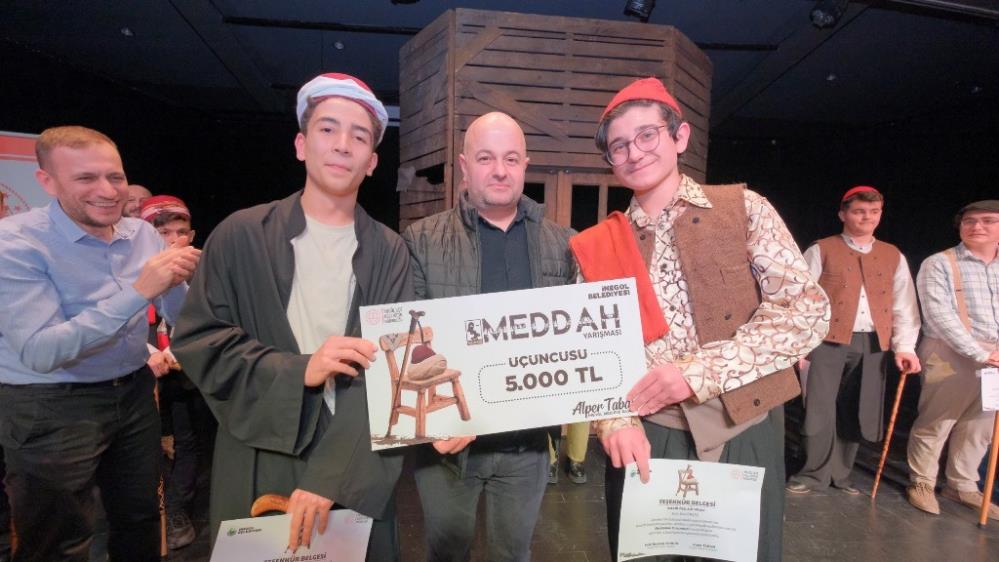 İnegöl’de Genç Meddahlar Sahnenin Tozunu Atılar! (4)