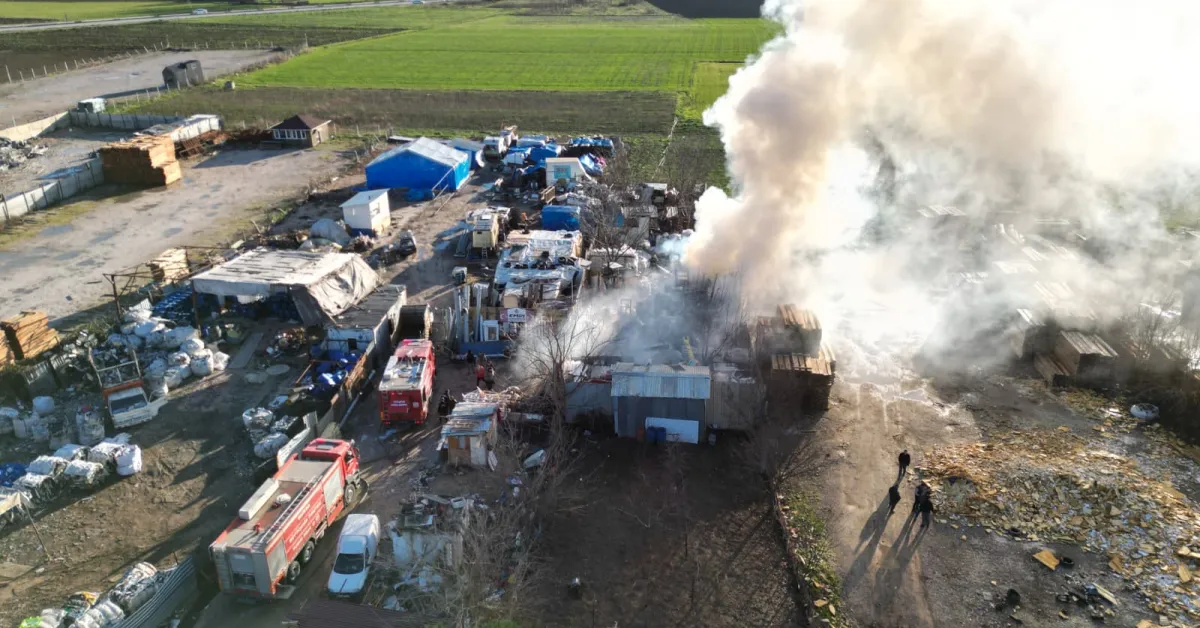 İnegöl'de Hurdacı Yangını!