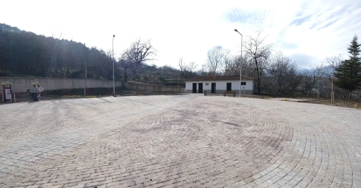 İnegöl'de Kırsal Kalkınma Hamlesi Sarıpınar Mahallesi Yeni Meydanına Kavuştu (4)