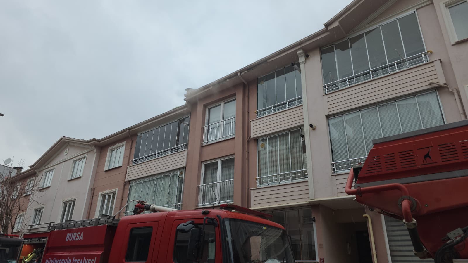 İnegöl'de Korkutan Yangın! Alevler Bütün Evi Sardı (2)