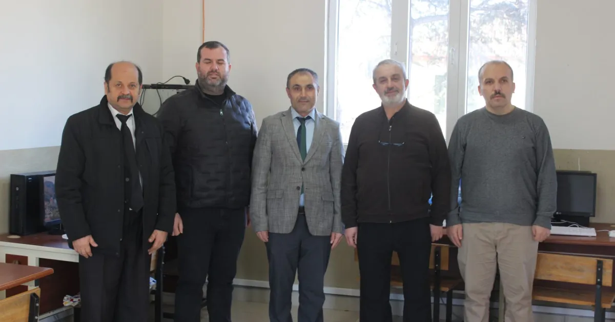 İnegöl'de Köy Okuluna Teknoloji Desteği Şipali İlkokulu Bilişim Sınıfına Kavuştu (3)