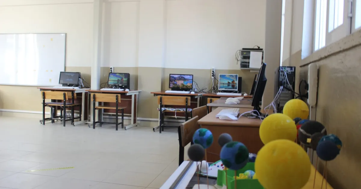 İnegöl'de Köy Okuluna Teknoloji Desteği Şipali İlkokulu Bilişim Sınıfına Kavuştu (4)