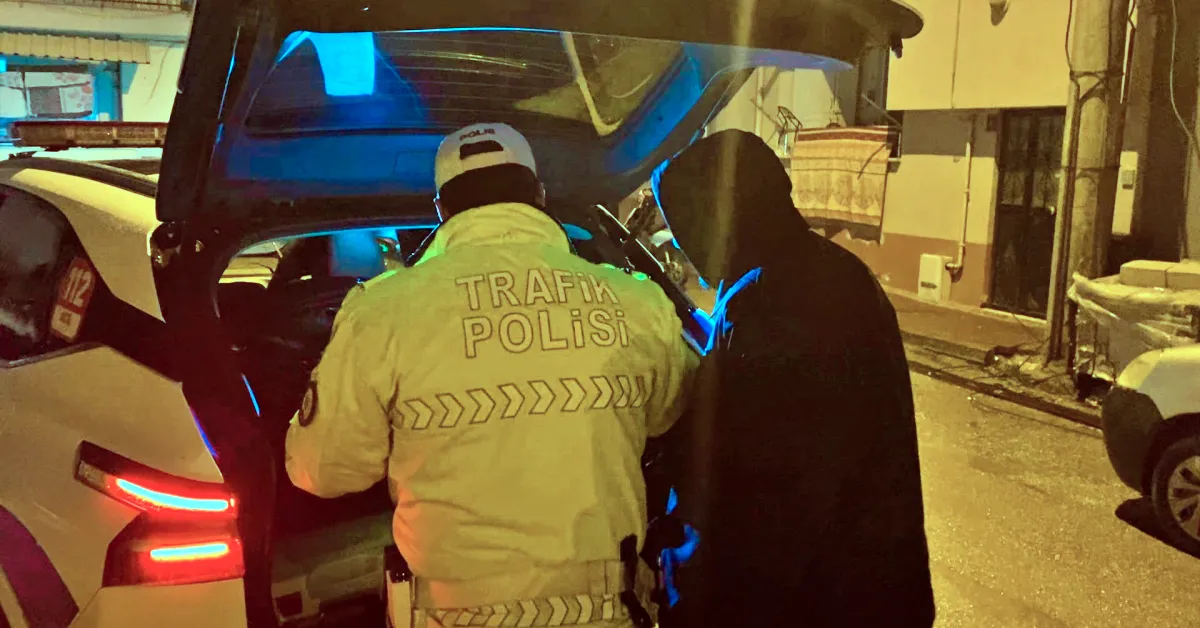 İnegöl’de Polisten Kaçan Sürücü Çıkmaz Sokakta Yakalandı