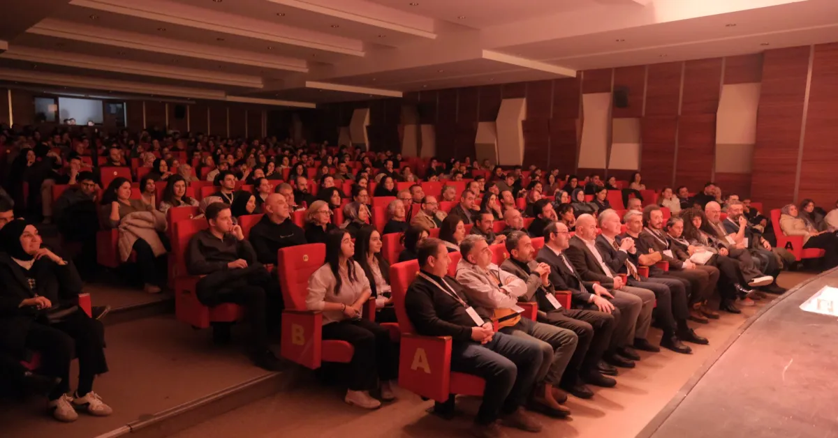 İnegöl'de Sahnede Festival Var 5 Günlük Tiyatro Maratonu Kahvede Şenlik Var Ile Başladı (5)