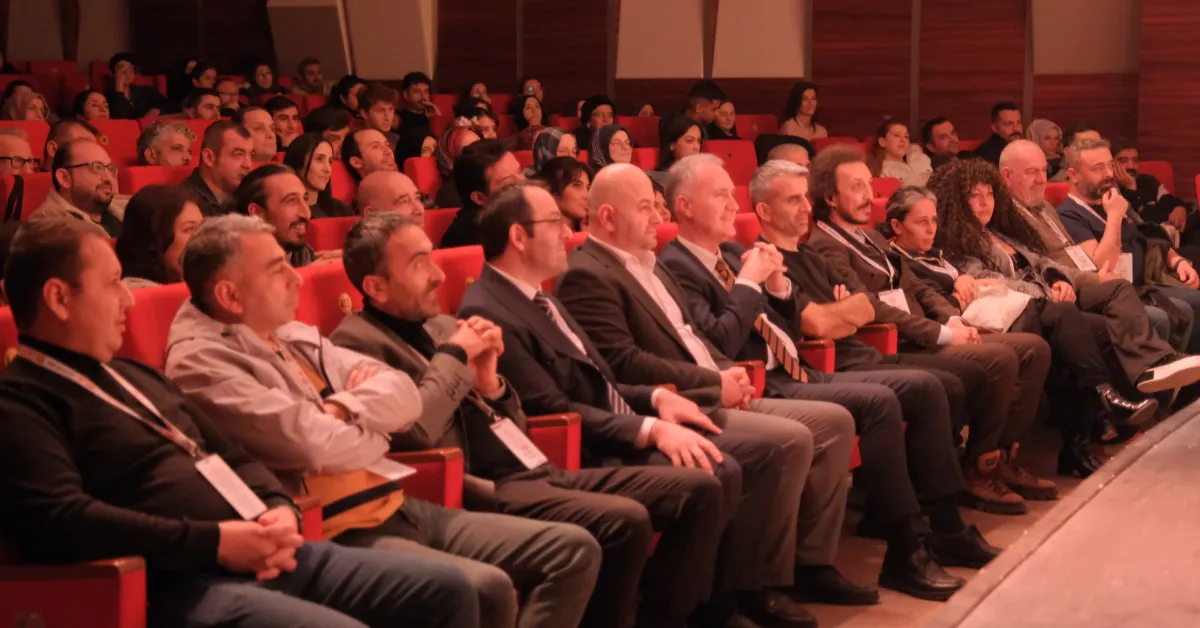 İnegöl'de Sahnede Festival Var 5 Günlük Tiyatro Maratonu Kahvede Şenlik Var Ile Başladı (6)