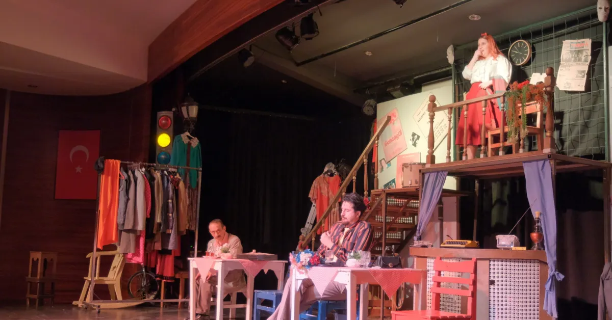 İnegöl'de Sahnede Festival Var 5 Günlük Tiyatro Maratonu Kahvede Şenlik Var Ile Başladı (7)