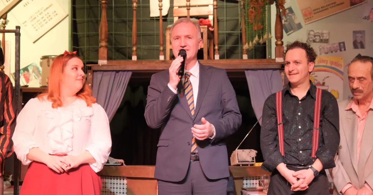 İnegöl'de Sahnede Festival Var 5 Günlük Tiyatro Maratonu Kahvede Şenlik Var Ile Başladı (8)