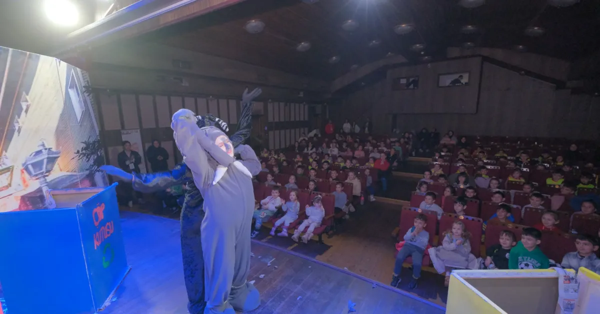 İnegöl'de Sahnede Festival Var Tiyatro Coşkusu Doruğa Çıktı (10)