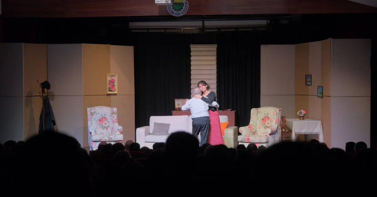 İnegöl'de Sahnede Festival Var Tiyatro Coşkusu Doruğa Çıktı (8)