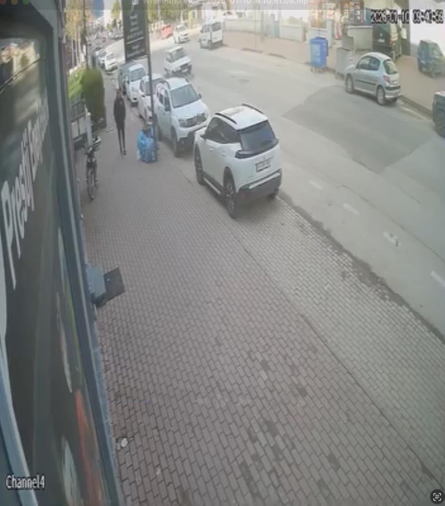 İnegöl'de Şiddetli Lodos Az Kalsın Can Alıyordu! (3)