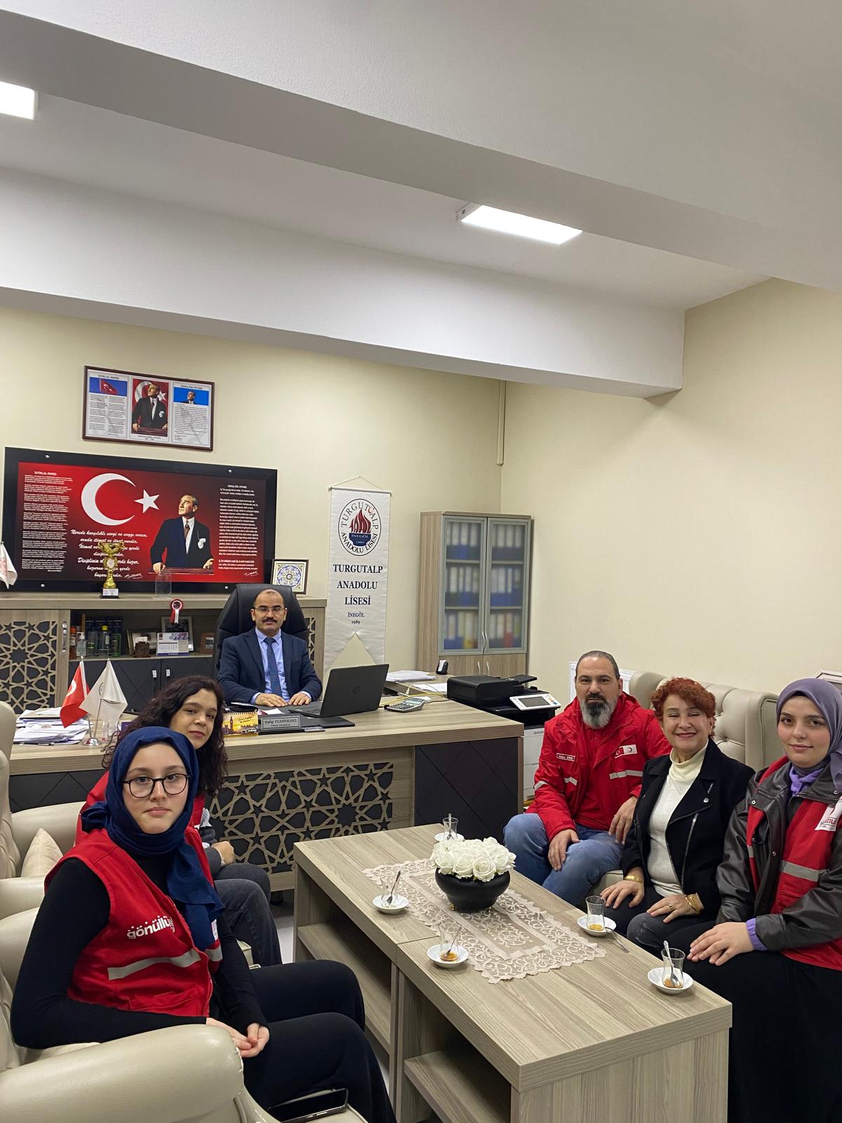 İnegöl’de Turgut Alp Anadolu Lisesi’nde Kızılay Bilgilendirme Etkinliği (1)