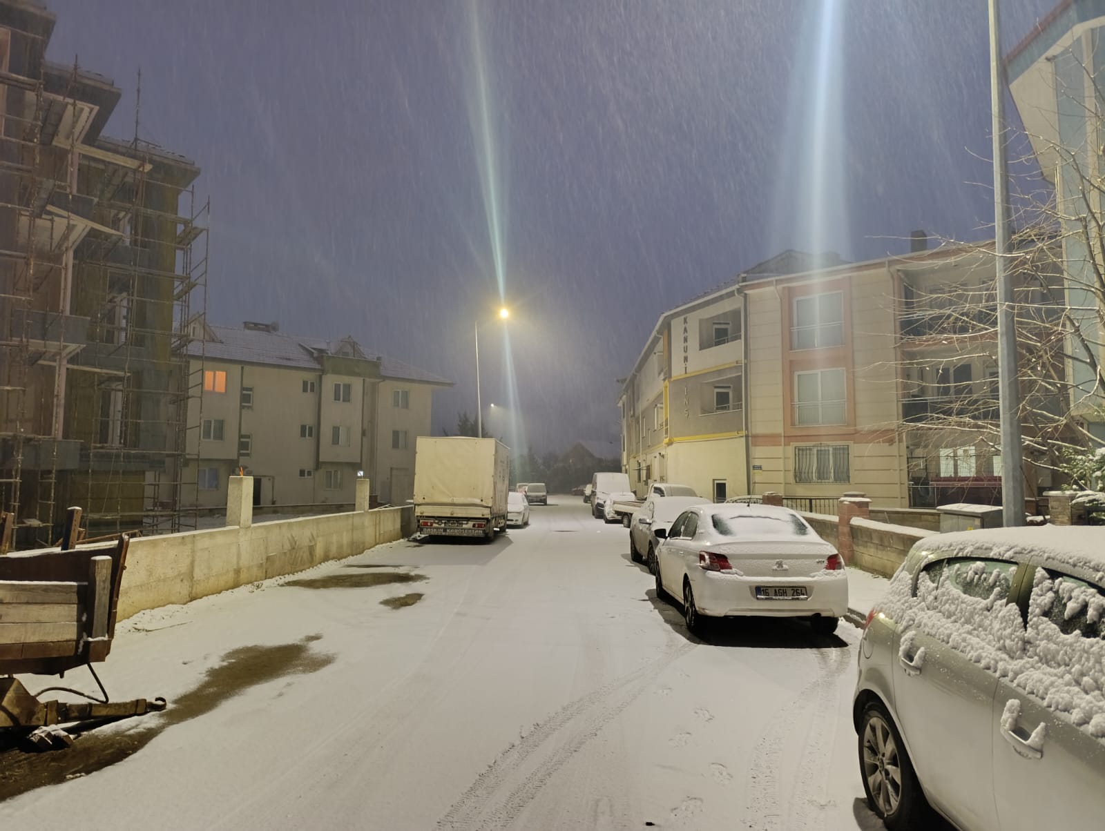 İnegöl'e Kar Yağıyor! Kar Yağışı Devam Edecek Mi (1)