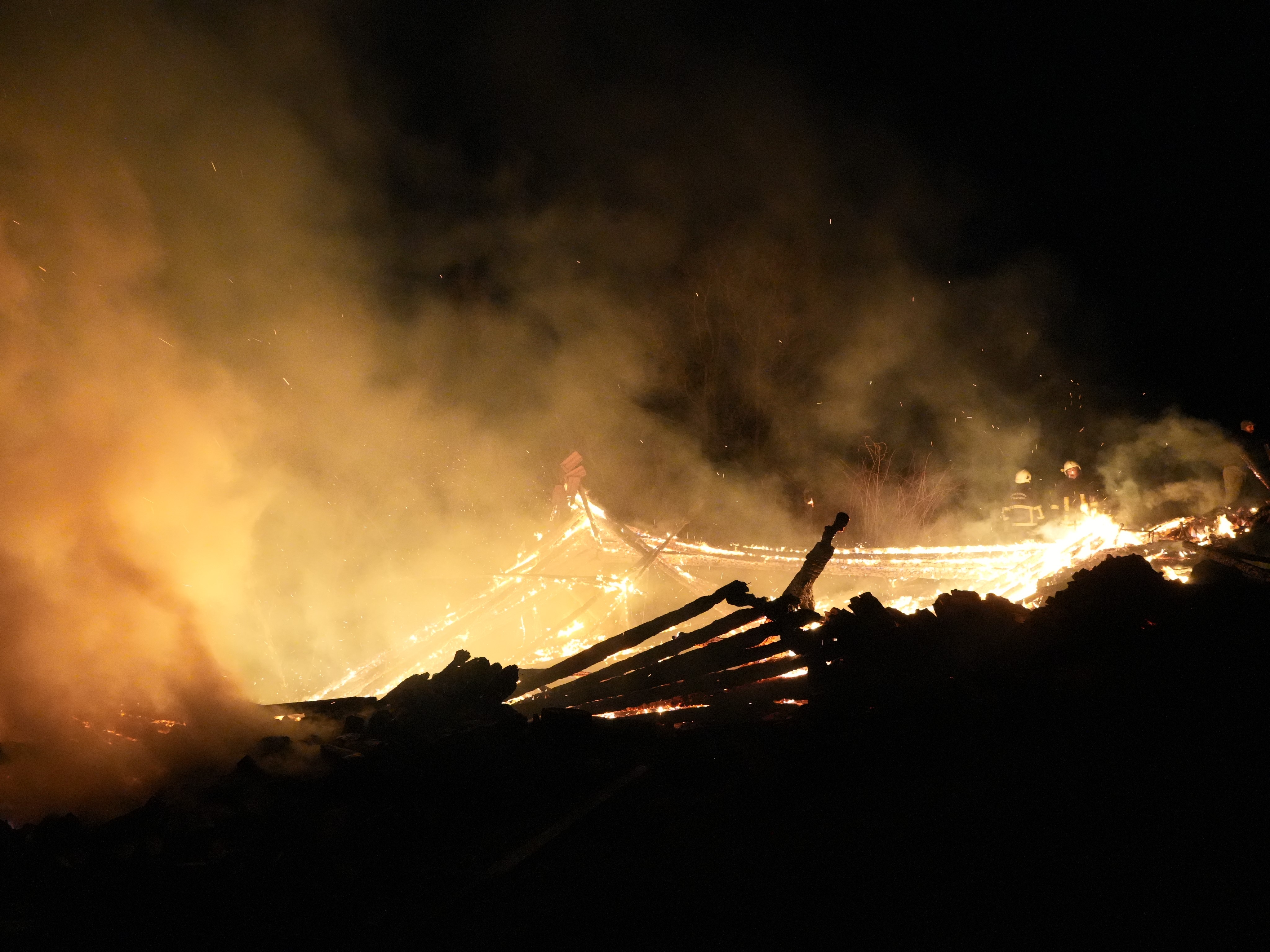 Kastamonu’da Çıkan Yangında 3 Ev Zarar Gördü, 2 Samanlık Yandı (1)