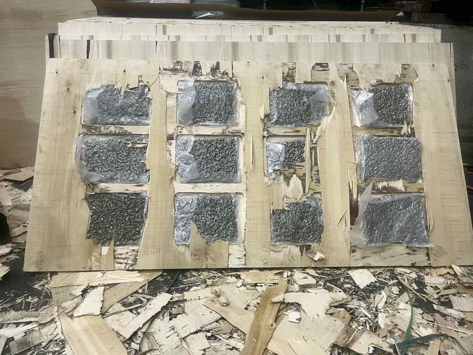 Kontrplaklar Arasına Gizlenen 700 Kilo Esrar Sınırda Ele Geçirildi (2)