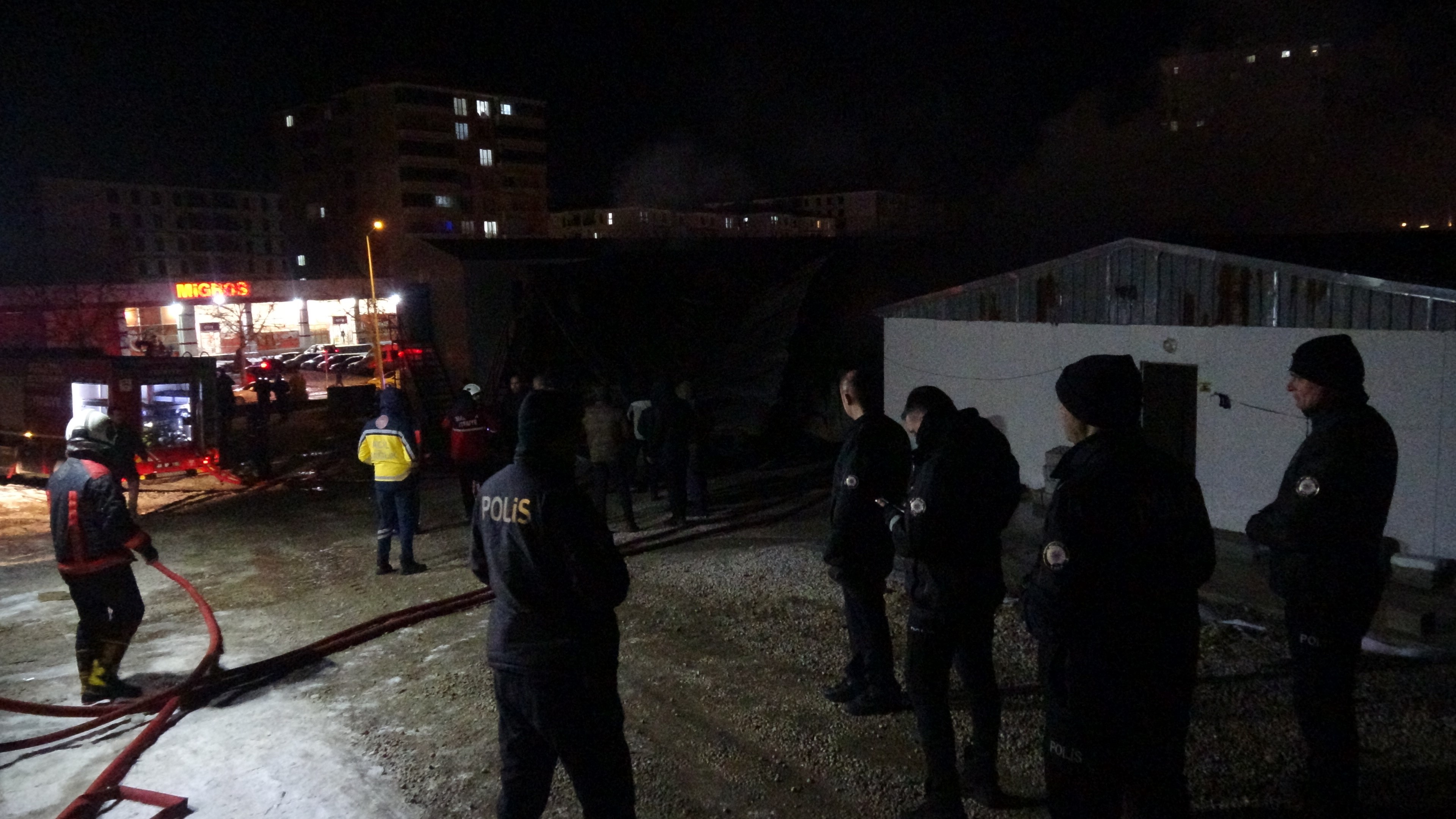 Malatya'da Şantiyede Korkutan Yangın (3)