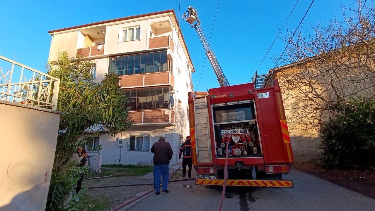 Mangal Yakmak Isterken Çatıyı Ateşe Verdi (1)