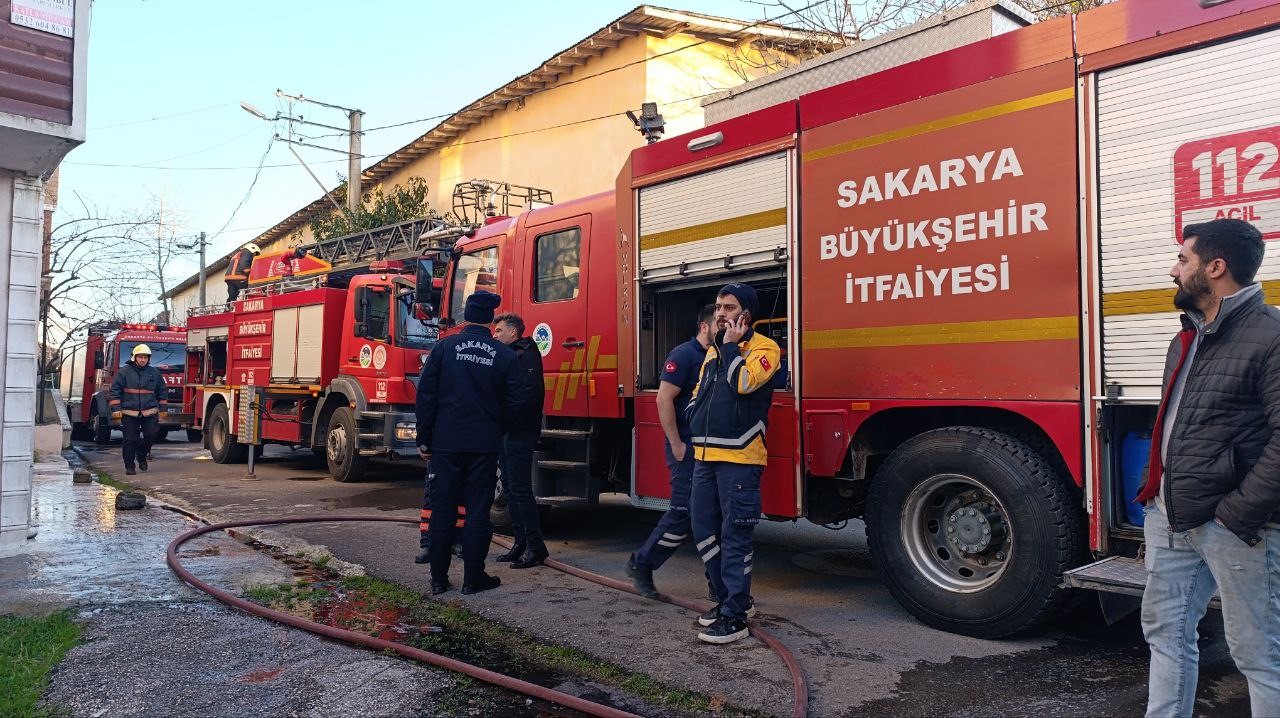 Mangal Yakmak Isterken Çatıyı Ateşe Verdi (2)