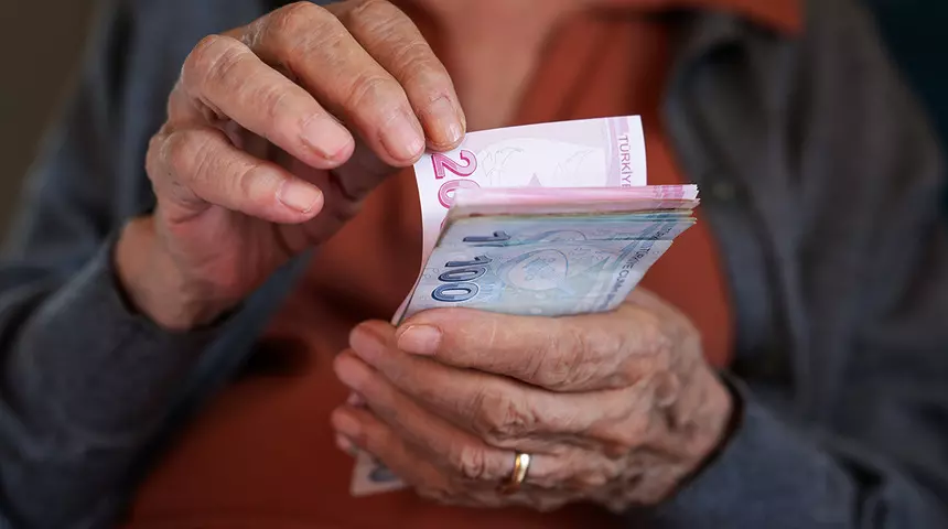 Milyonlarca Emeklinin Beklediği Gelişme! Meclis'te Kabul Edildi (4)