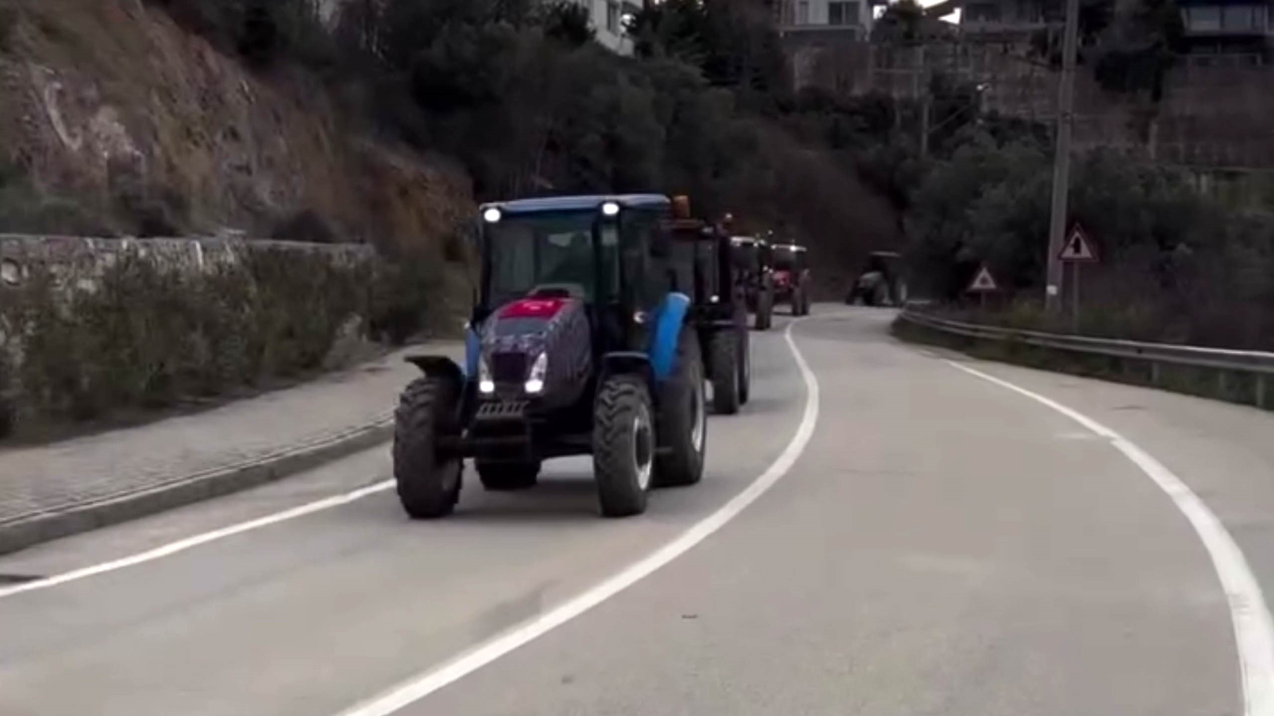 Mudanya’da Köylülerden Arazi Satışına Traktörlü Protesto (2)
