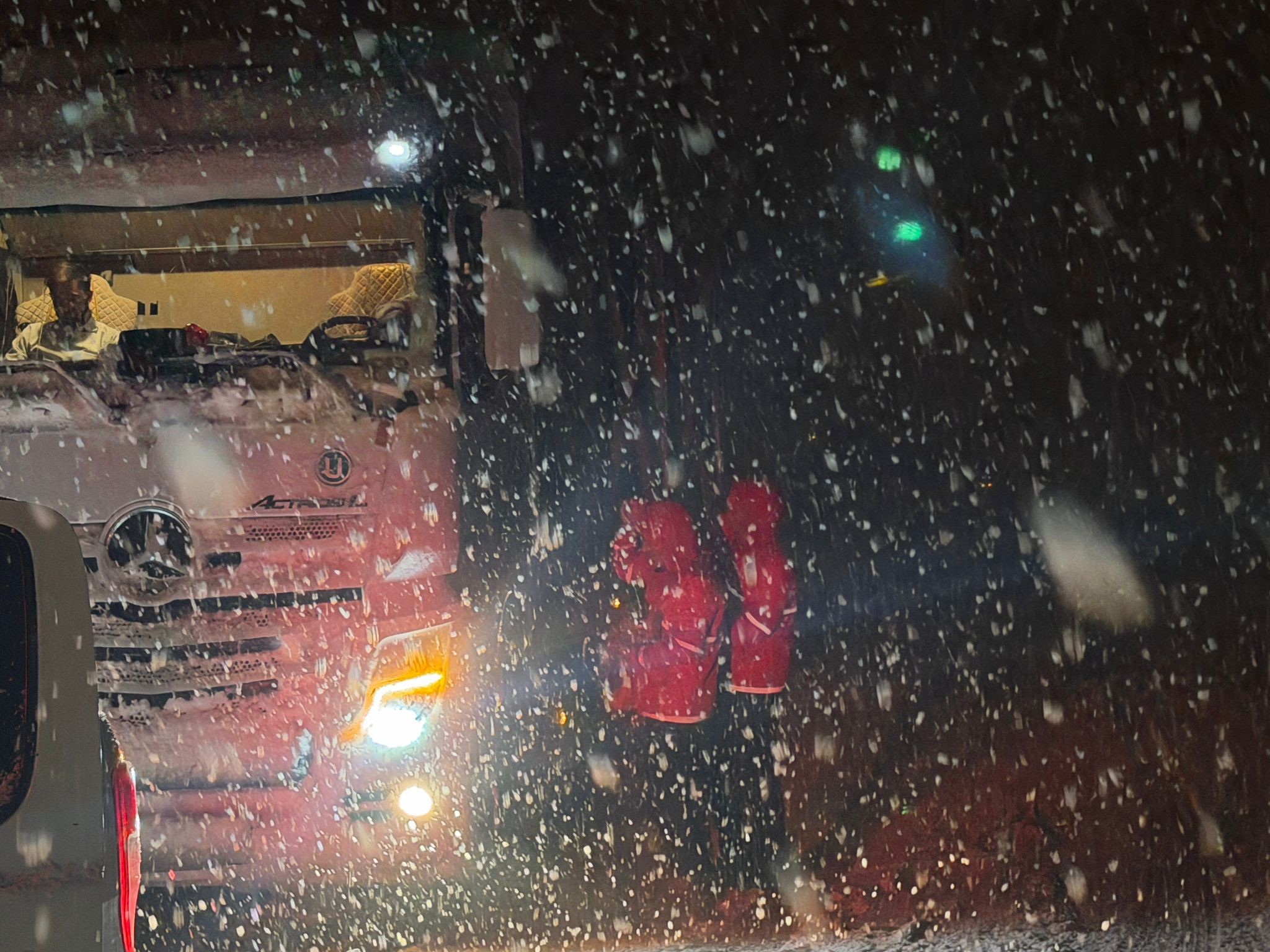 Muş’ta Kar Ve Tipi Nedeniyle Yolda 180 Kişi Mahsur Kaldı (2)