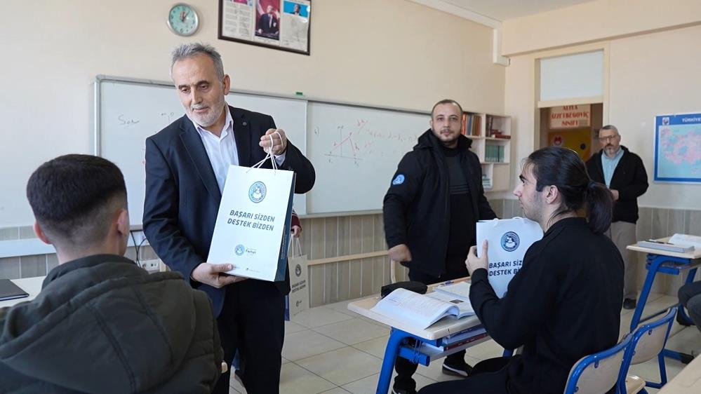 O Ilçede Öğrenciler Ulaşıma Para Vermiyor (1)