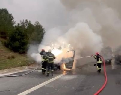 Osmaniye'de Tarım Işçilerini Taşıyan Minibüs Yandı (1)