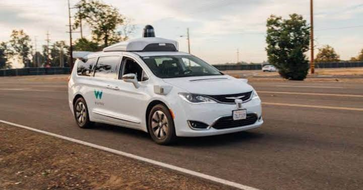 Otonom Sürüşte Tarihi Adım! Tesla Direksiyon Başına Kimseyi Oturtmadan Ücretli Robotaksi Seferlerini Başlattı1 Gencgazete