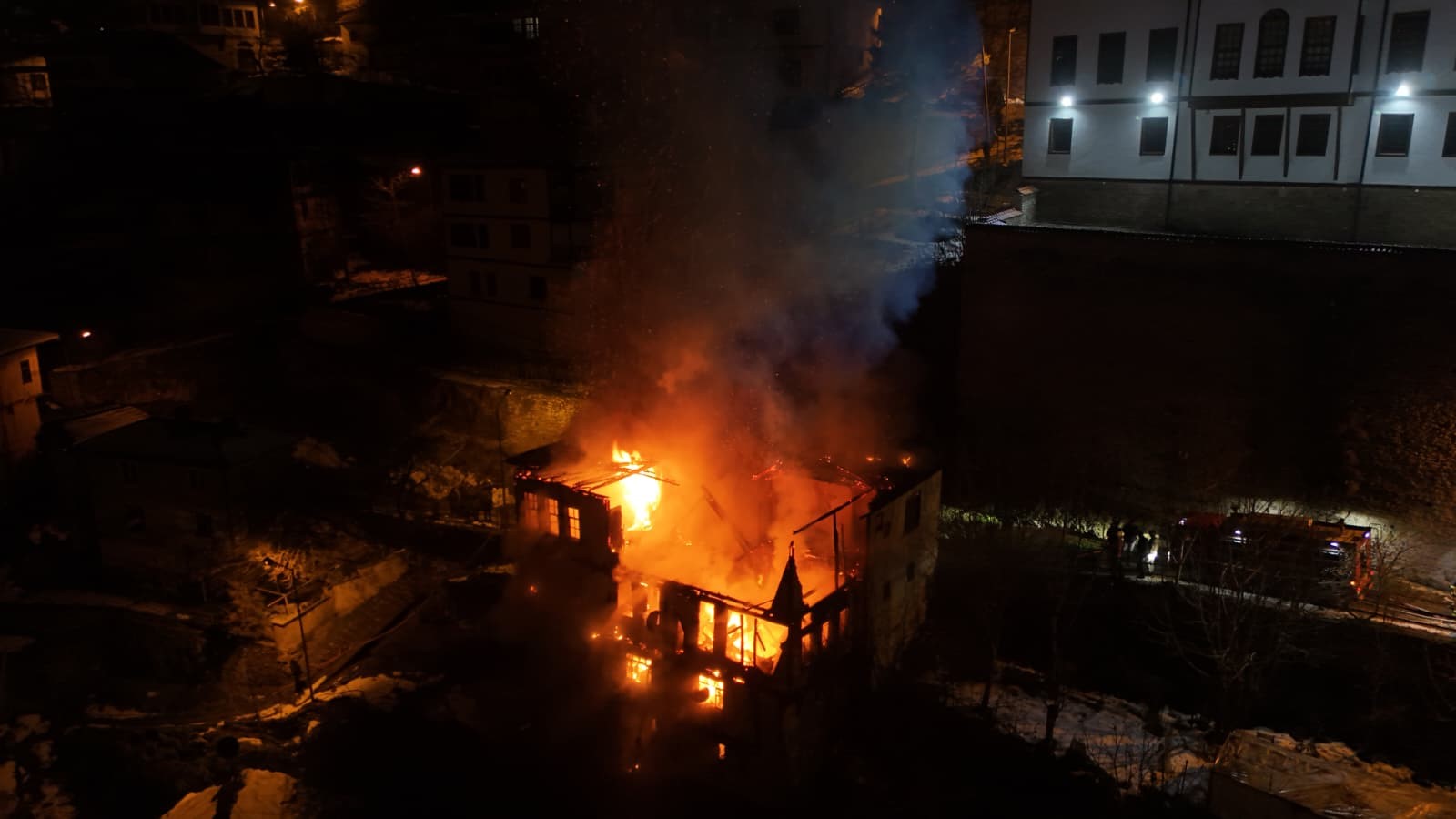 Safranbolu'da 200 Yılık Tarihi Konak Alevlere Teslim Oldu (3)