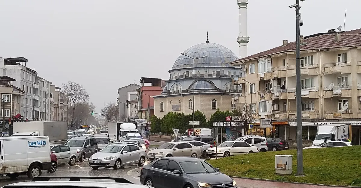 Sağanak Yağmur İnegöl’de Hayatı Etkiledi (2)-1