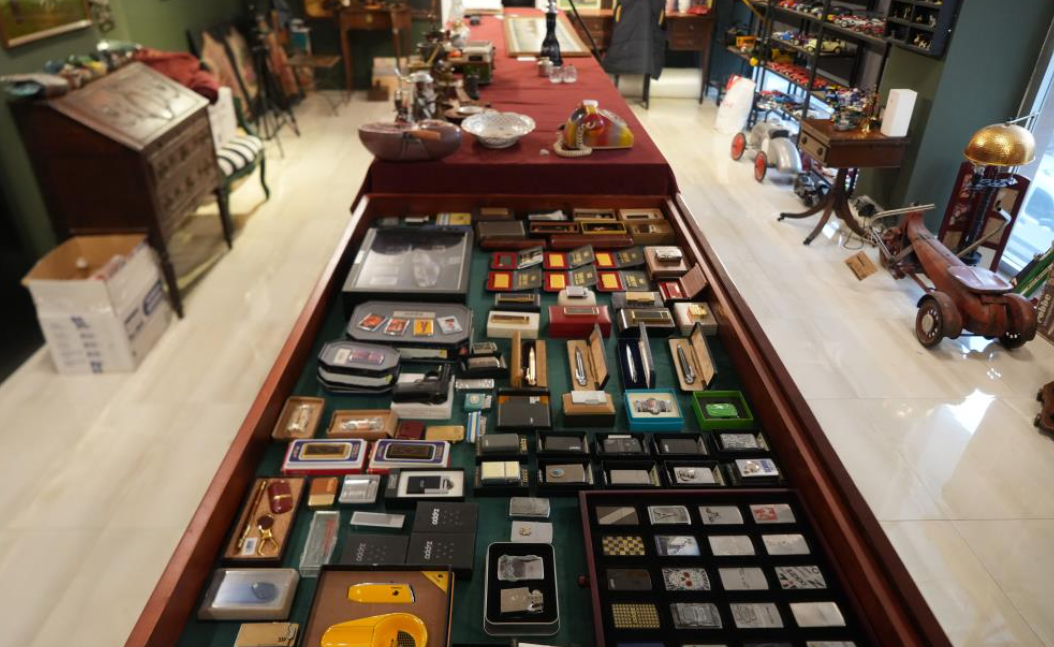 Servet Değerindeki Çakmaklar Görenlerin Ilgisini Çekiyor (2)