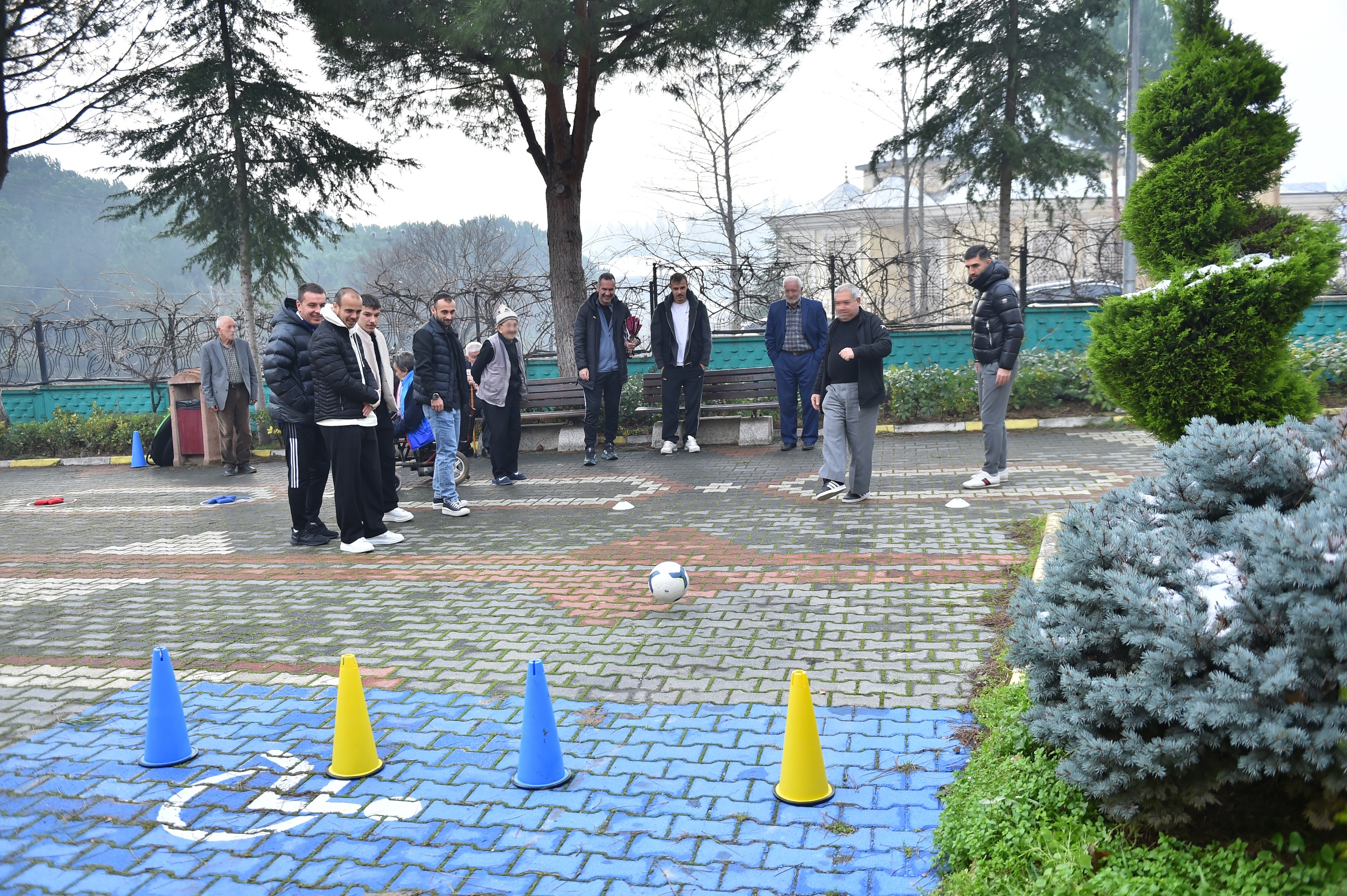 Sultan Su İnegölspor’dan Huzurevi Sakinlerine Anlamlı Ziyaret (1)