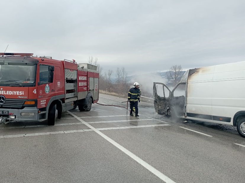 Tokat’ta Alev Alan Panelvan Kullanılamaz Hale Geldi (1)