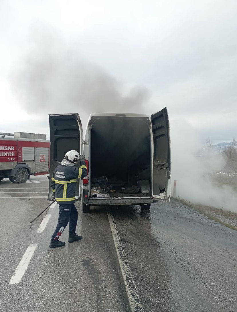 Tokat’ta Alev Alan Panelvan Kullanılamaz Hale Geldi (4)